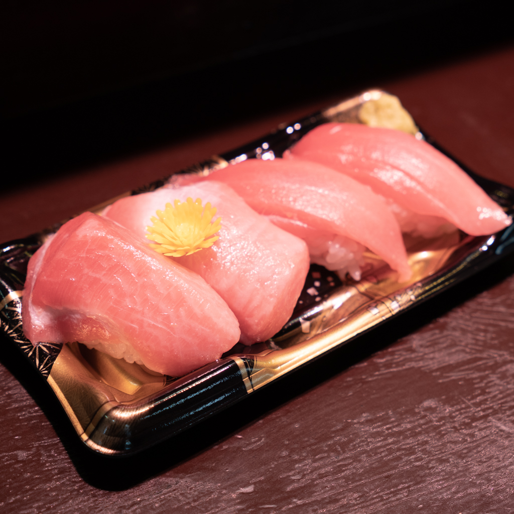 tsukiji market tokyo tuna sushi